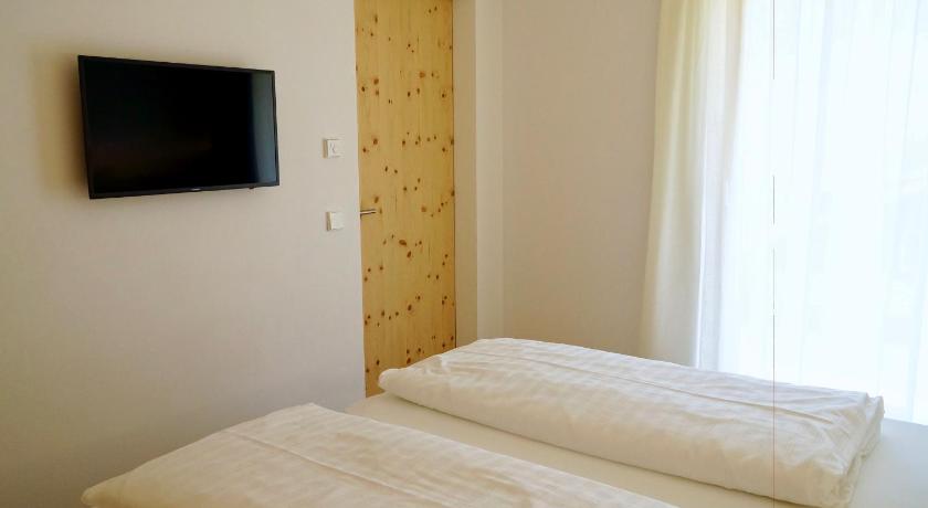 Residence Larciunei photo