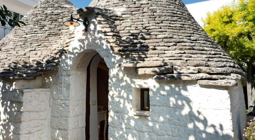 Trullo Giardino Fiorito photo