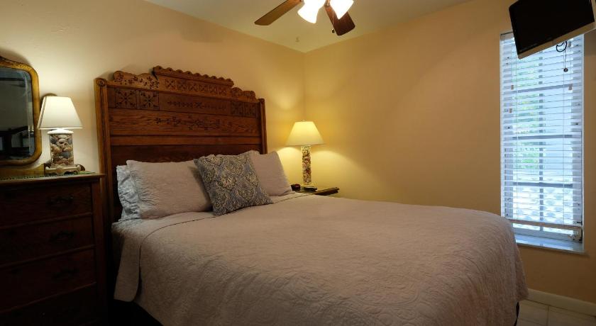 Seahorse Cottages Adults Only Inn Sanibel Fl Deals Photos
