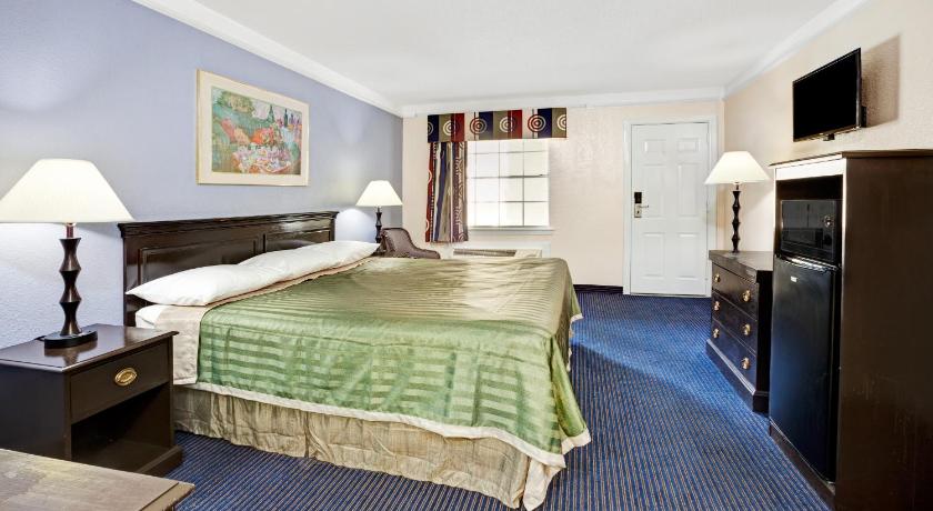 Travelodge by Wyndham North Richland Hills/Dallas/Ft Worth