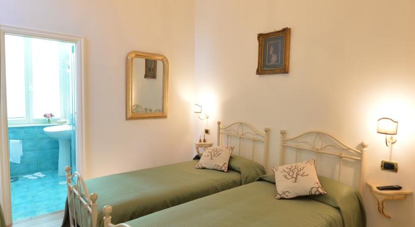 a bedroom with a bed and two lamps, B&B Residenza Via Dei Mille in Naples