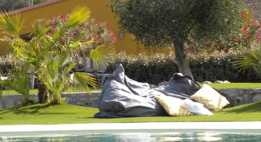 ReBi Village — Hotel in Imperia