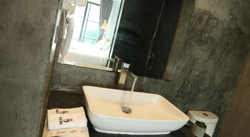 Image of Deluxe Double Room 9