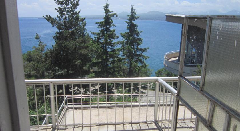 Image of Quadruple Room with Lake View 3