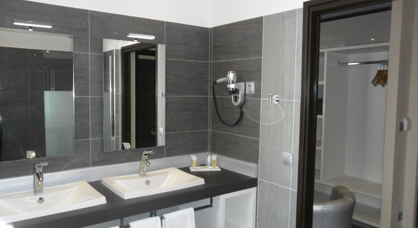 Image of Deluxe Double Room (1 or 2 adults) 5
