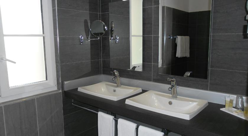 Image of Deluxe Double Room (1 or 2 adults) 7
