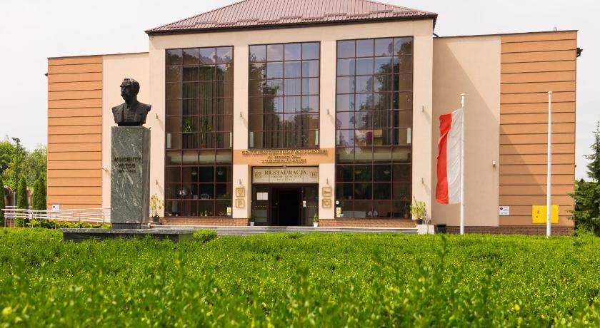 Pokoje Goscinne w Centrum Kultury Wsi Polskiej — Hotel in Wierzchoslawice