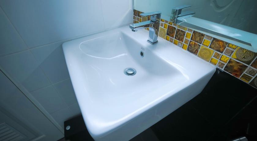 Image of Superior Triple Room with Pool Access 6