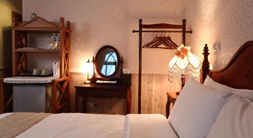 Image of Double Room with Garden View 4