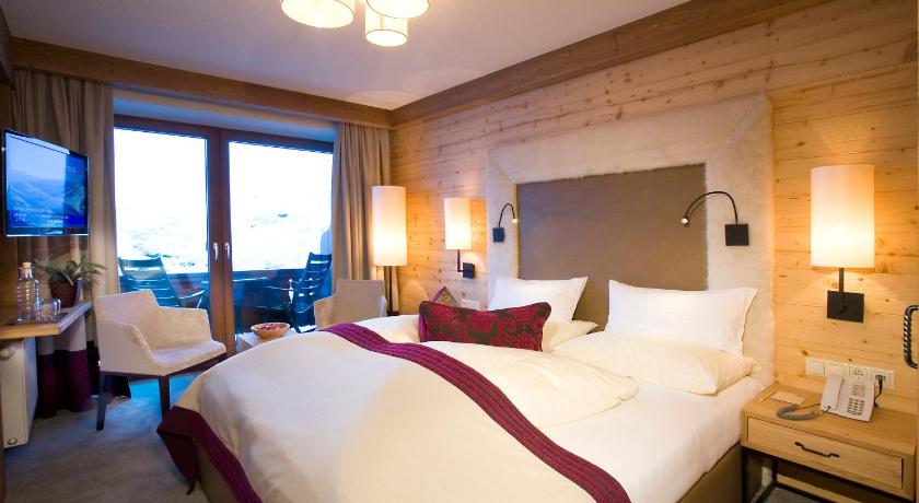 Aktiv- & Wellnesshotel Bergfried photo