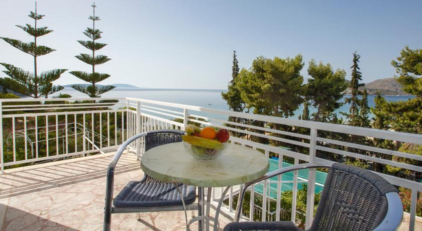 Tolon Beach Hotel — Hotel in Tolo