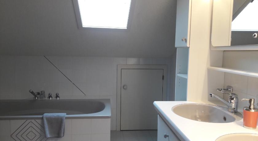 Image of Apartment with Mountain View 8