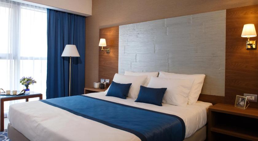 Image of Large Business Double or Twin Room with Side View 0