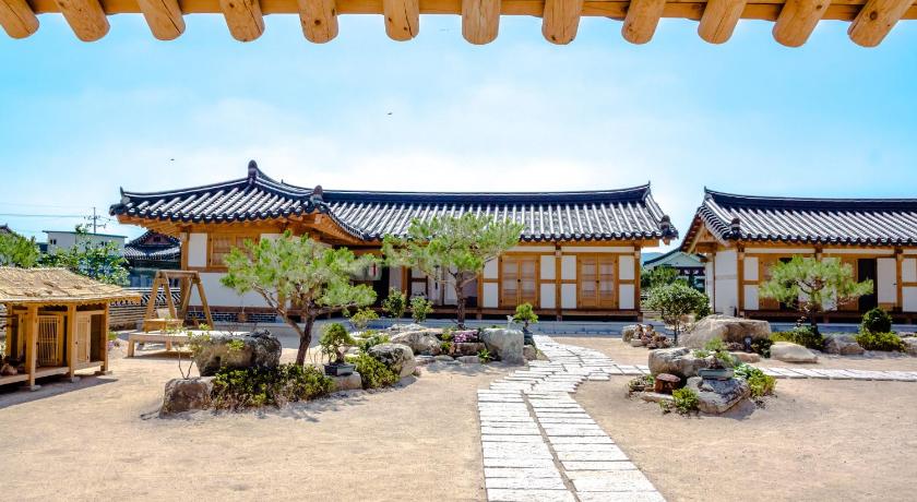 Hanok 1st Street photo