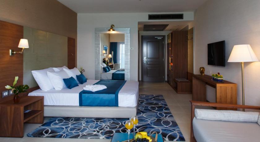 Image of Deluxe Double Room with Balcony and Sea View 1