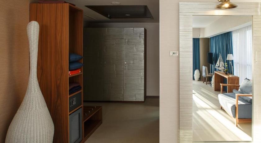 Image of Panoramic Deluxe Double Room with Balcony and Sea View 6