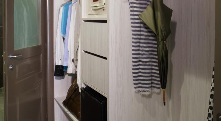 Image of Suite with Spa Bath and Sauna Side View 8