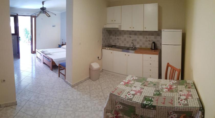 Image of Triple Room with Garden View 10
