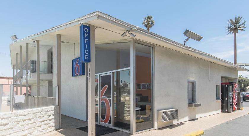 Motel 6 Bakersfield photo