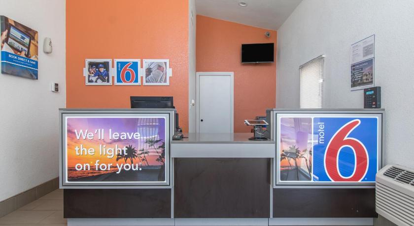 Motel 6 Bakersfield photo