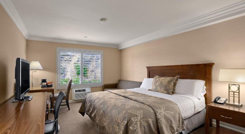 Days Inn by Wyndham San Diego Hotel Circle Near SeaWorld photo