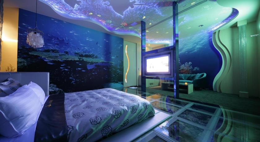 Image of Superior Double Room with Private KTV Room and Garage 0