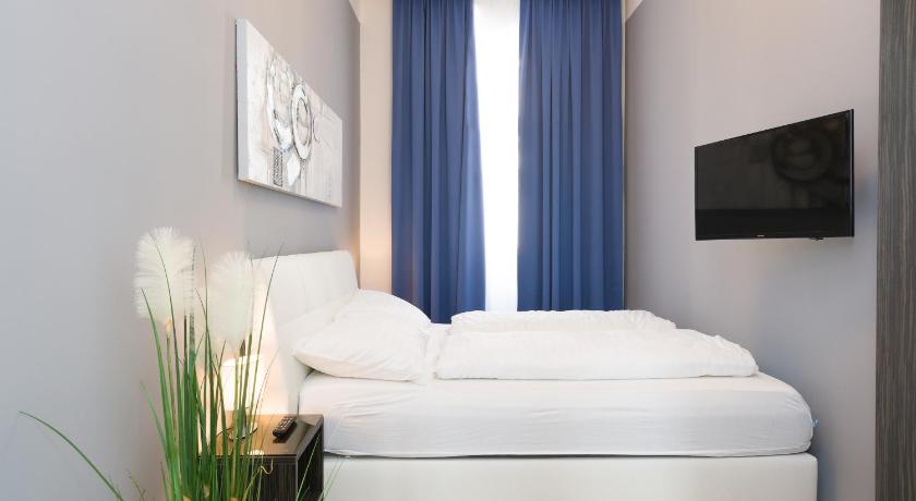 Image of Two-Bedroom Apartment (Top 10-11) 12