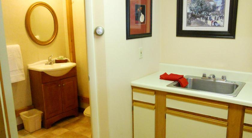Vinehurst Inn & Suites photo