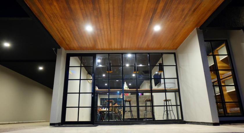 Livinn Hostel City Center Surabaya - image 5