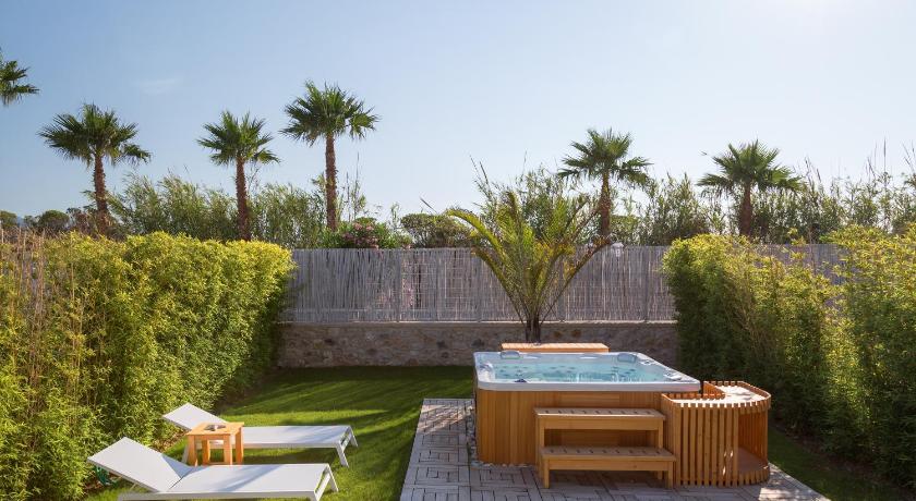 Image of Honeymoon Suite with Jacuzzi 13