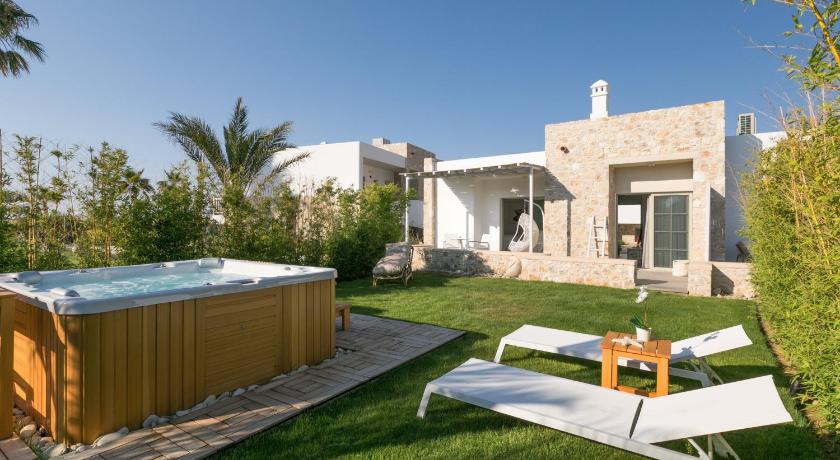 Image of Honeymoon Suite with Jacuzzi 7