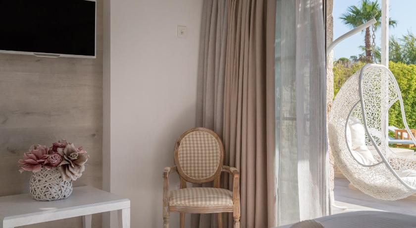 Image of Honeymoon Suite with Jacuzzi 10