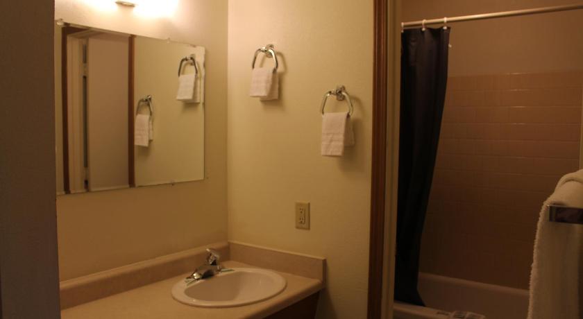 Silver Sands Motel photo