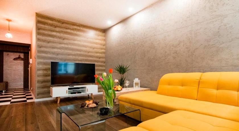 Prestigious Main Square Apartment — Hotel in Kraków