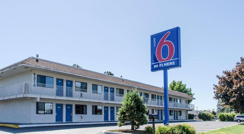 Motel 6-Centralia, WA