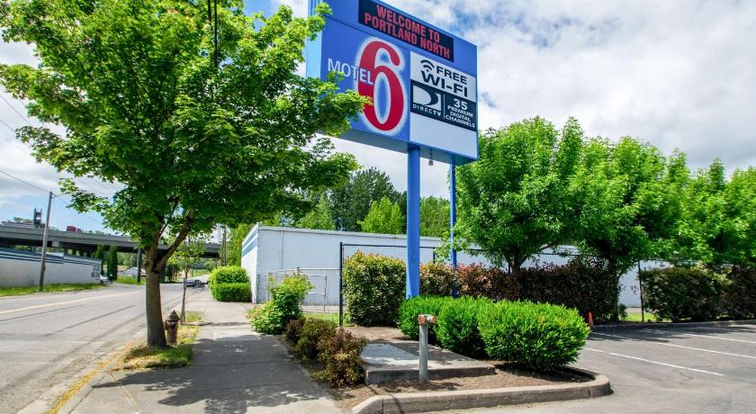 Motel 6-Portland, OR - North