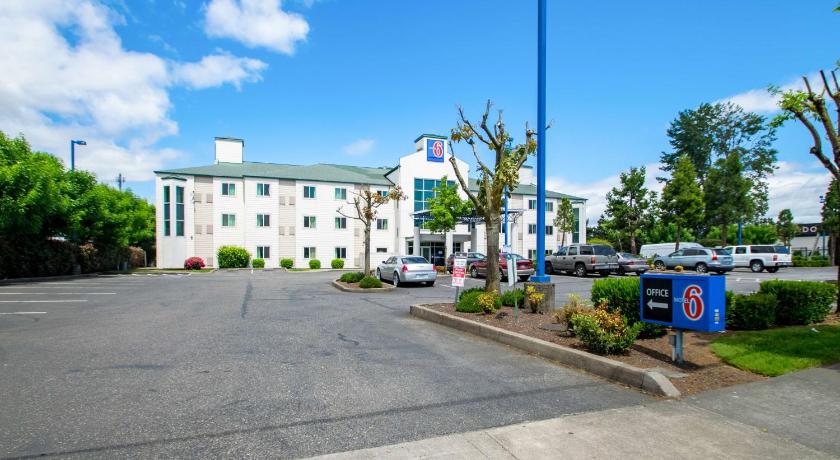 Motel 6-Portland, OR - North