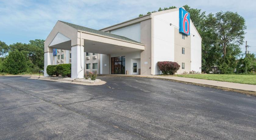 Motel 6-Lawrence, KS