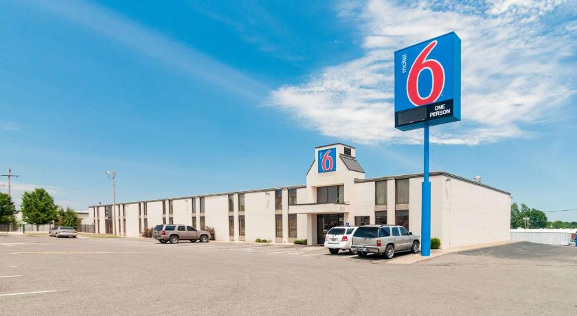 Motel 6-Oklahoma City, OK - South