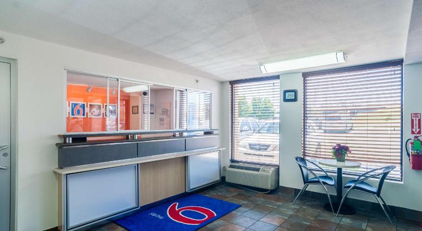 Motel 6-Oklahoma City, OK - South