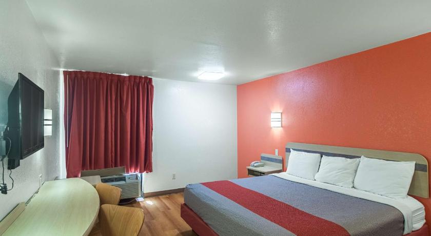 Motel 6-Oklahoma City, OK - South