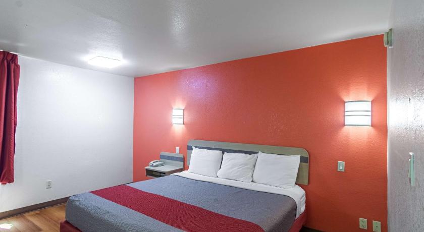 Motel 6-Oklahoma City, OK - South