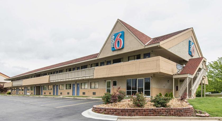 Motel 6-Overland Park, KS