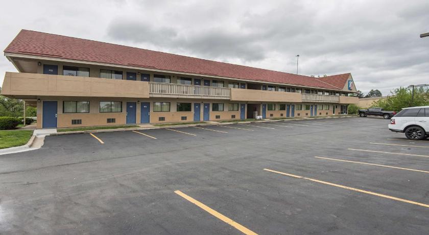 Motel 6-Overland Park, KS