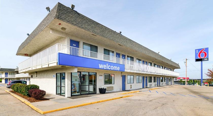 Motel 6-Topeka, KS - Northwest