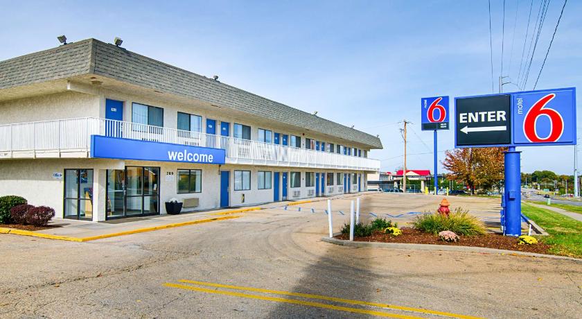 Motel 6-Topeka, KS - Northwest