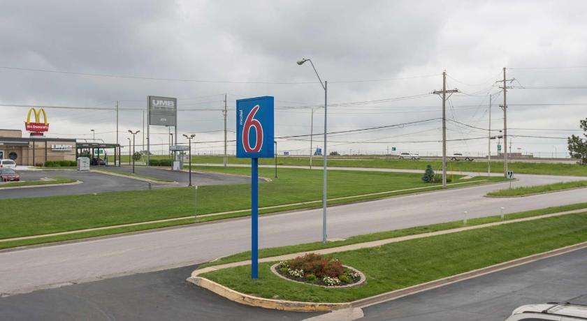 Motel 6-Kansas City, MO - Airport