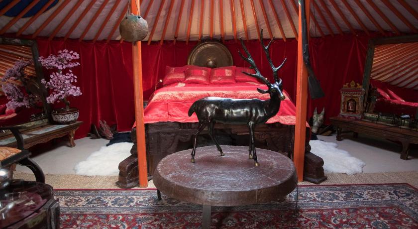 Crazy Lounge — Hotel in Aigle