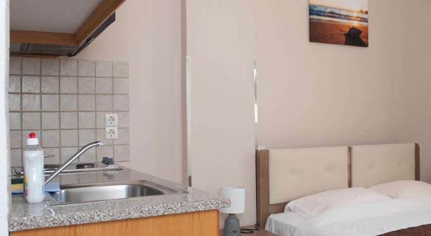 Image of Studio (2 Adults) 0