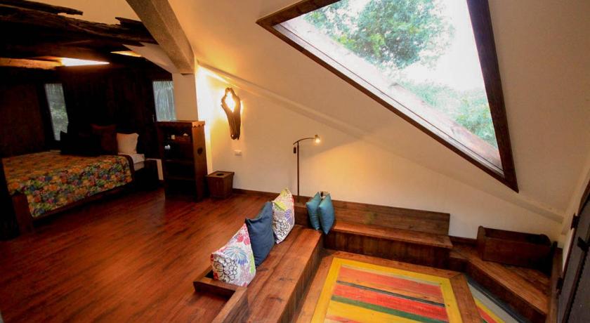 Image of Deluxe King Room 4